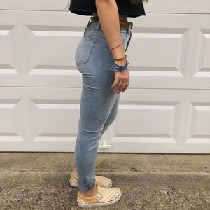 light wash stretchy jeans!!